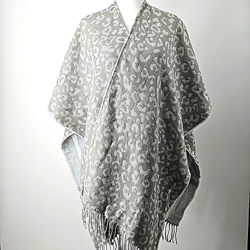 Chico's Reversible Shawl Gray Leopard + Light Blue & Gray Plaid Chevron w Fringe
